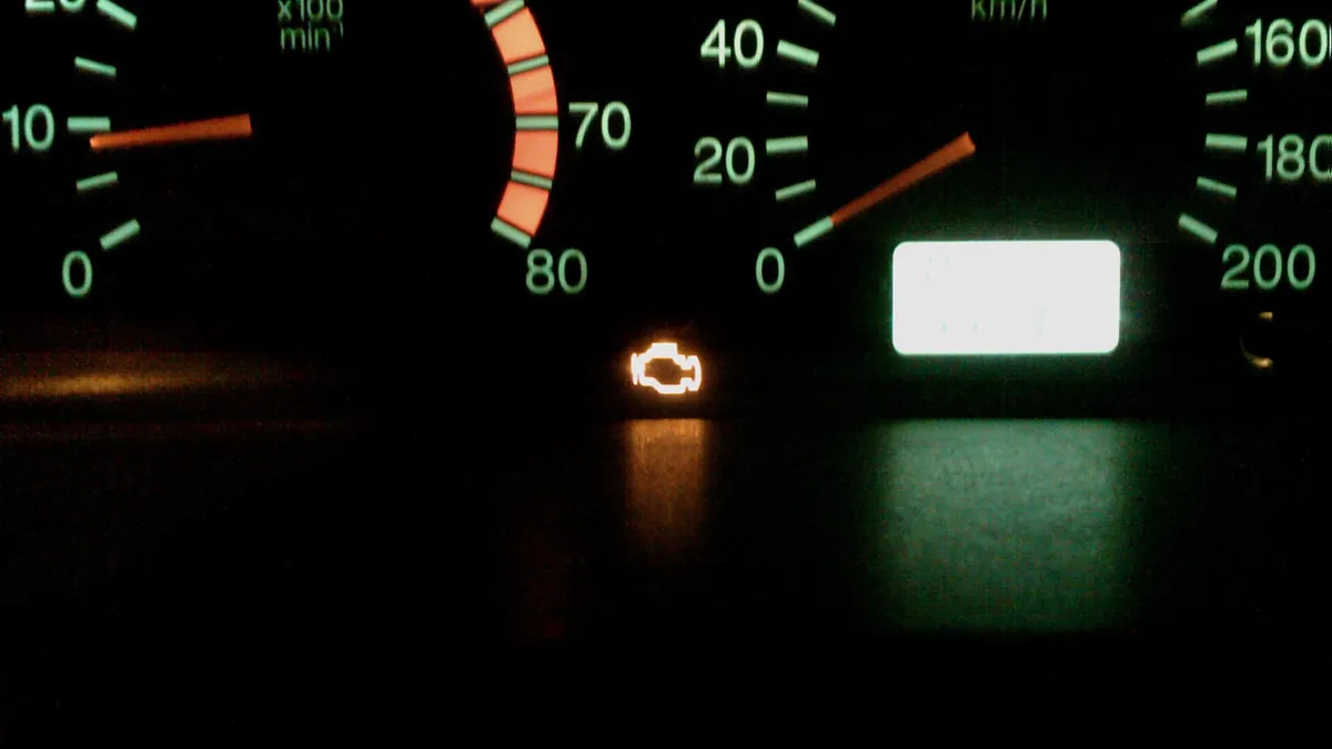 Горит Check Engine: почему и что делать водителю